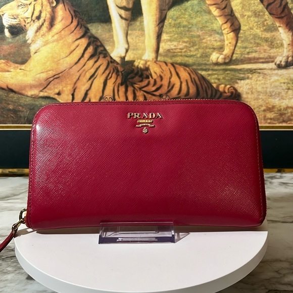 PRADA ZIPPY WALLET IN GUC - Picture 1 of 12